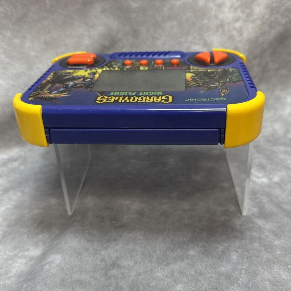 Vintage 1990 Gargoyles Night Flight Tiger Electronics Handheld Game Works